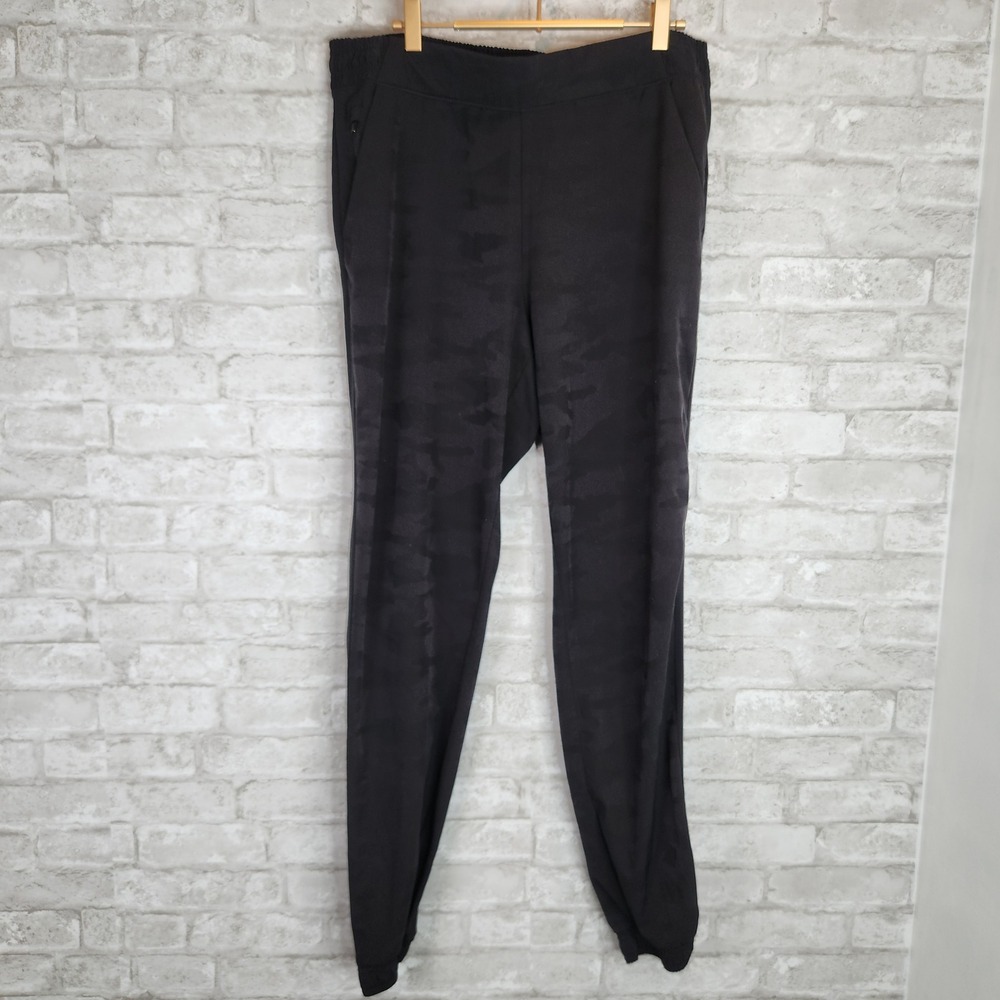 Athleta Joggers Brooklyn Camo Black Tonal Athletic Travel Pants Size 14 Tall